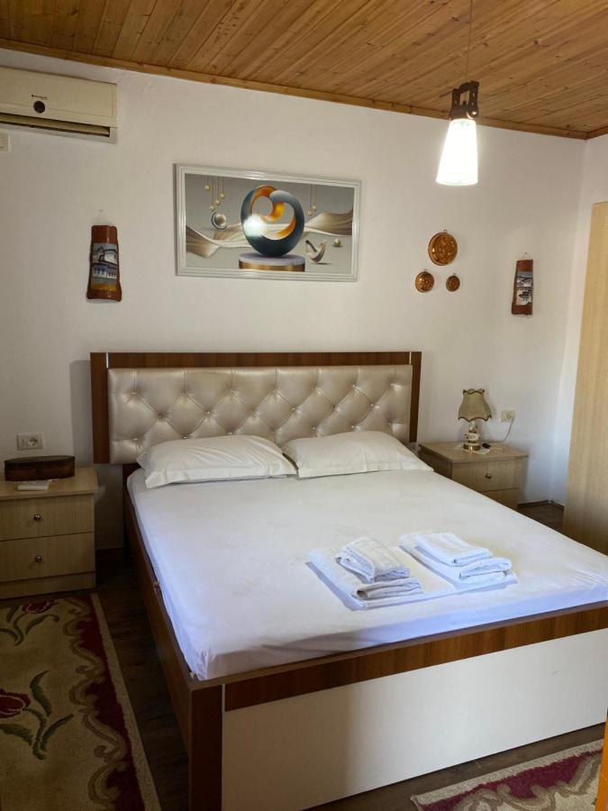 Aria Baci Guest House Berat Buitenkant foto