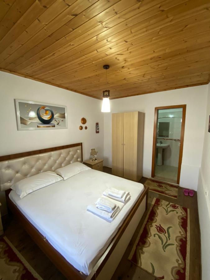 Aria Baci Guest House Berat Buitenkant foto