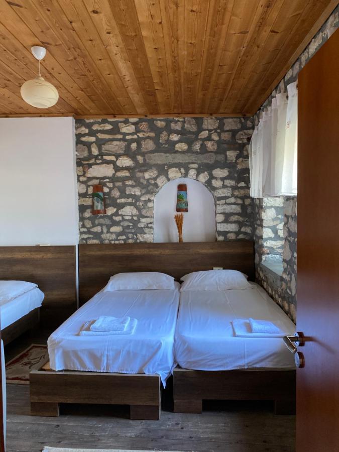 Aria Baci Guest House Berat Buitenkant foto