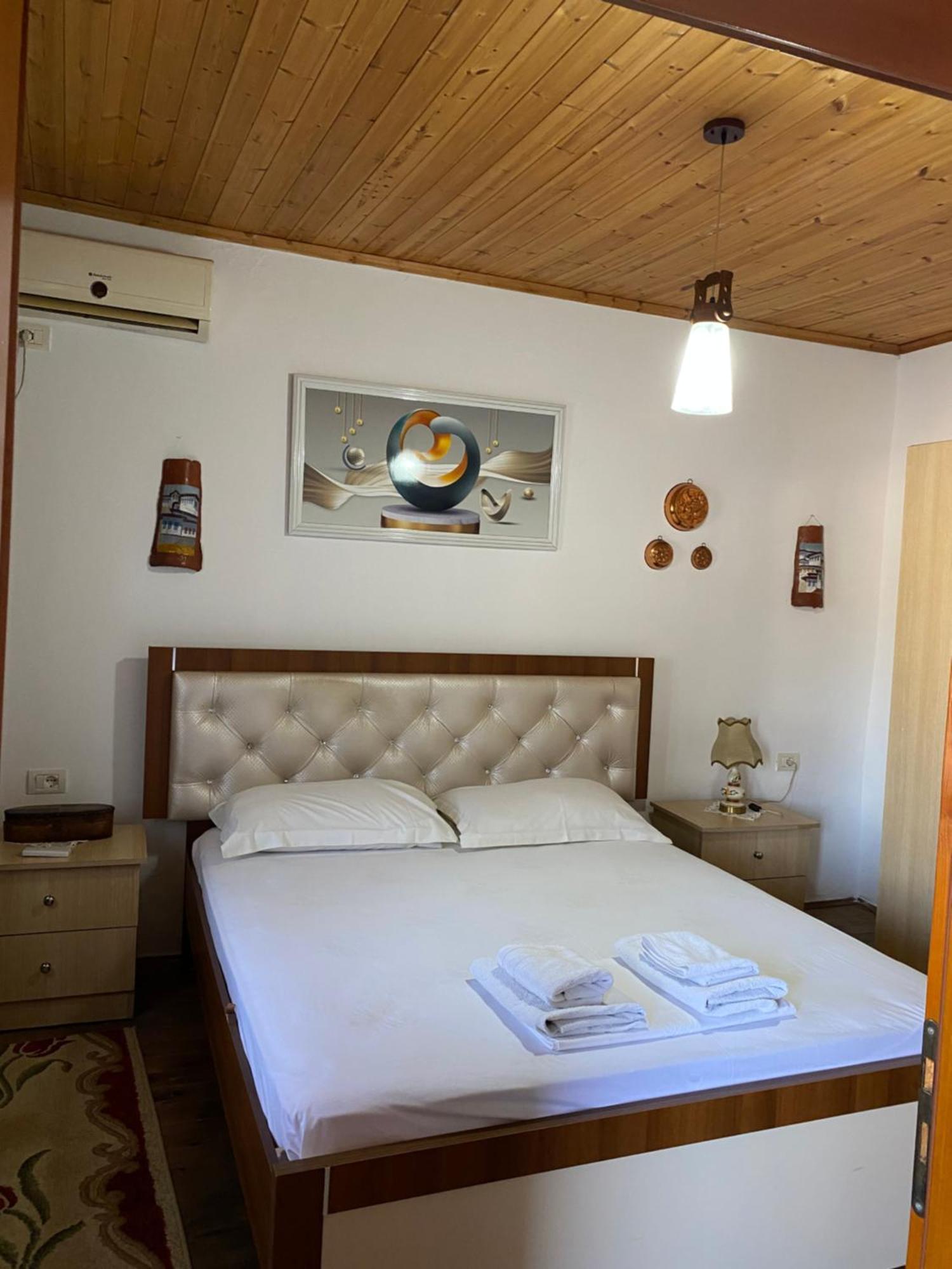 Aria Baci Guest House Berat Buitenkant foto