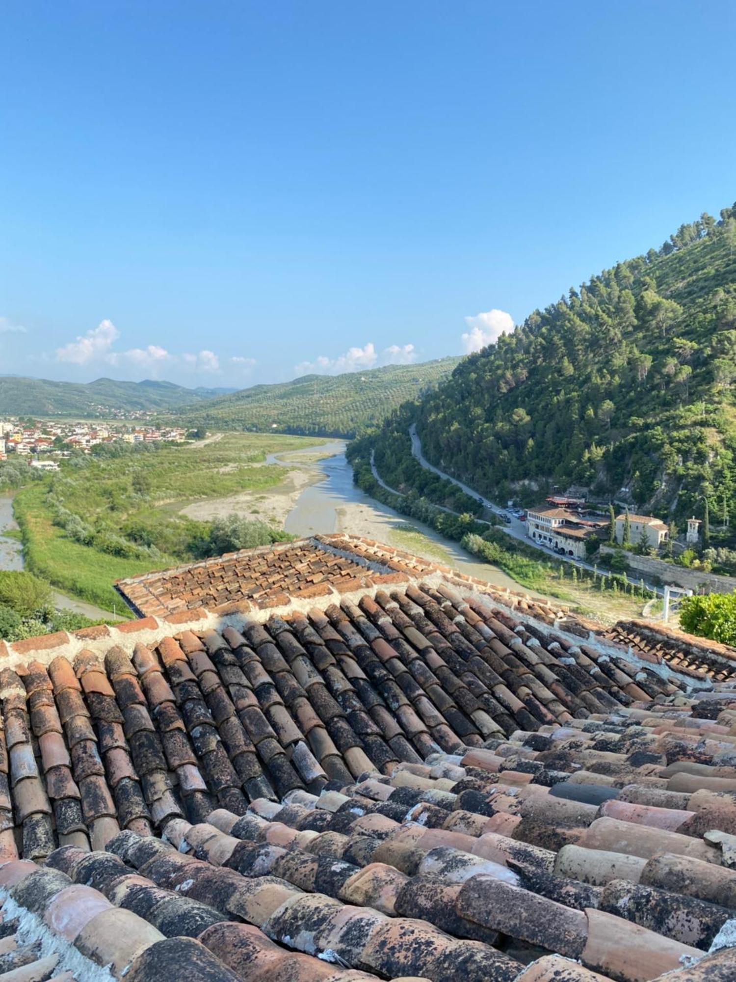 Aria Baci Guest House Berat Buitenkant foto